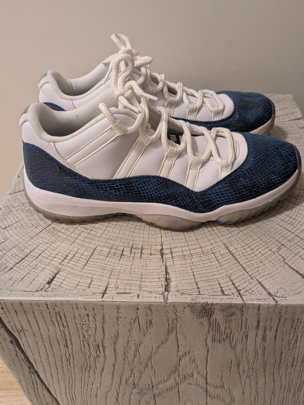 Men's Jordan 11 (2019) Low Athletic Sneakers in White and Navy (Snake) No Box